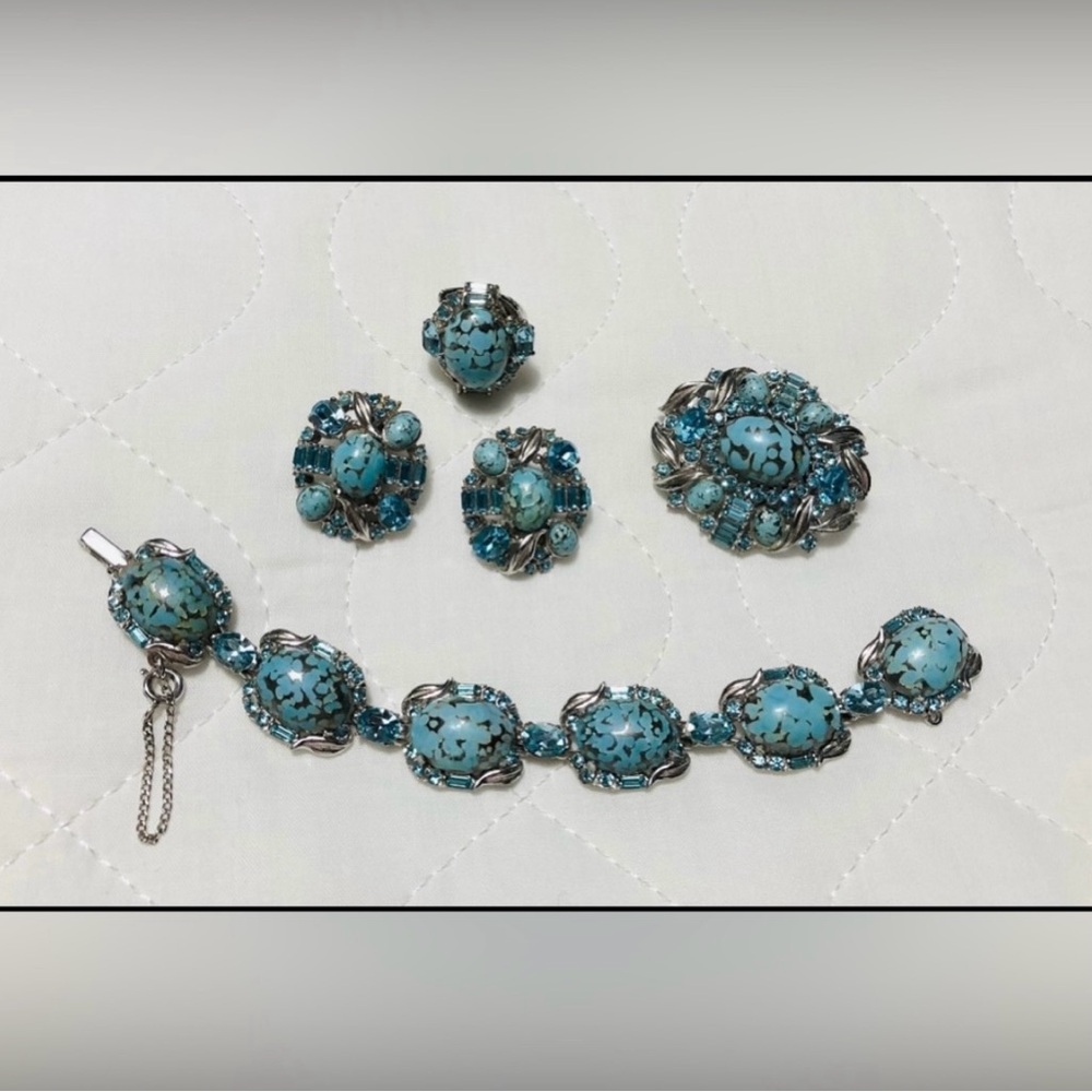 Vintage Rare Hollycraft Turquoise Glass Cabochon Set